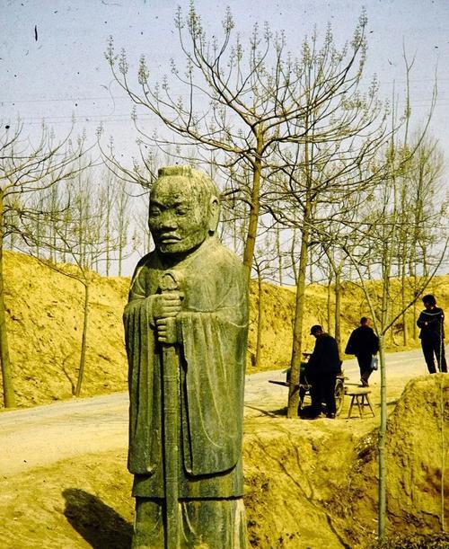 在朱雀门扰乱朱雀守护结界的是谁？朱雀守护结界的秘密是什么？